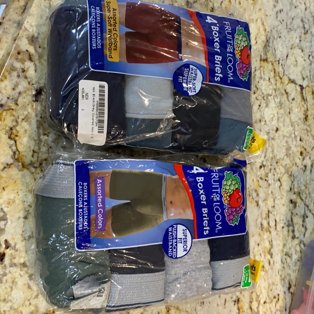 NWT- Fruit of the loom size small boxer briefs